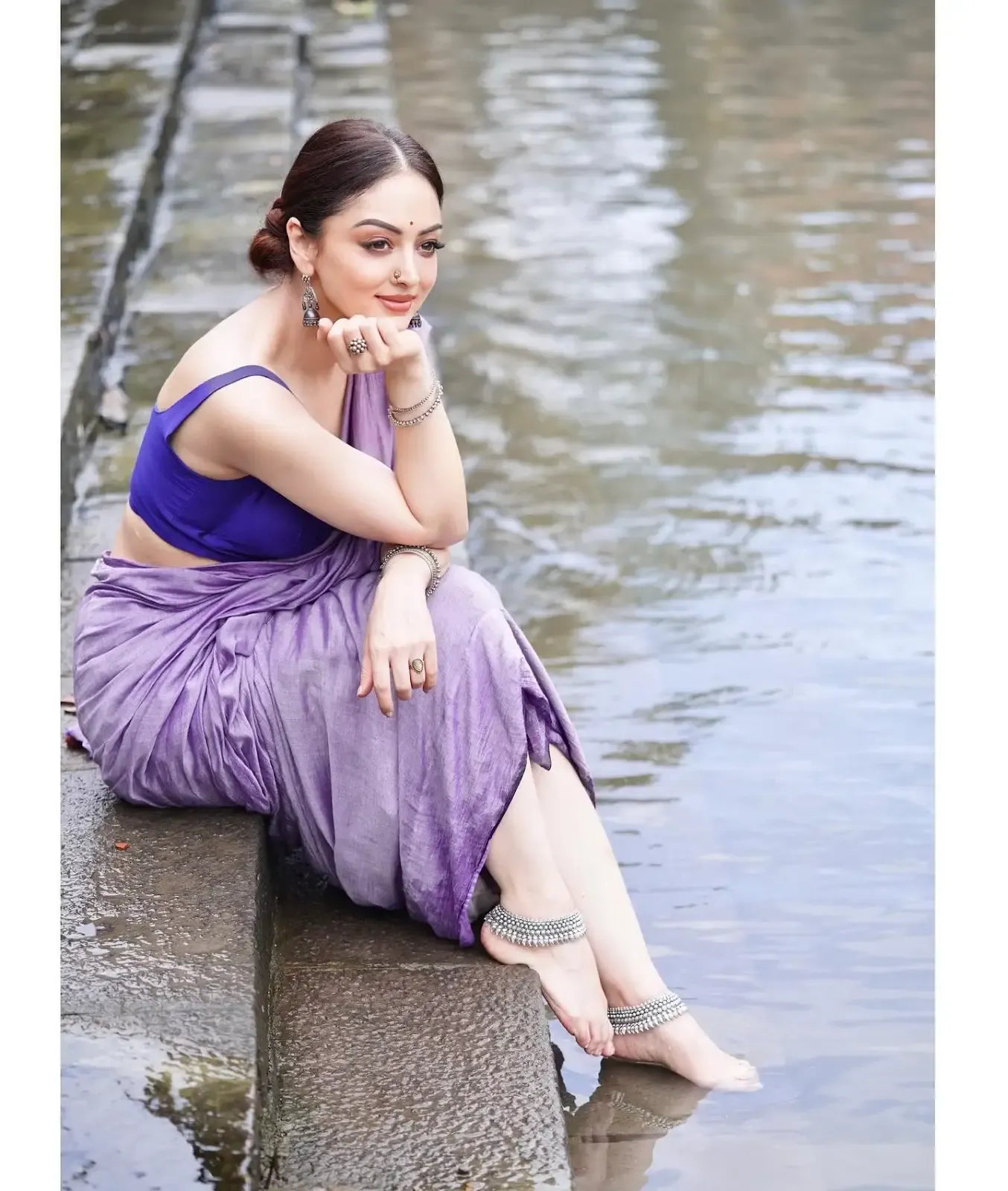 NORTH INDIAN GIRL SANDEEPA DHAR IMAGES IN TRADITIONAL VIOLET SAREE 5